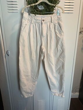 bershka cream pleated denim trouser fit Size US 04 balloon style leg tapered